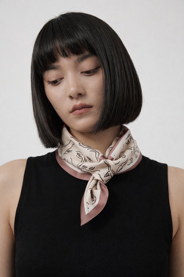Rose Faces Loop Scarf