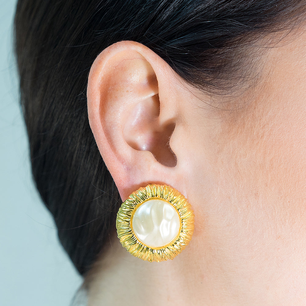Kenneth J Lane | Clip Gold Pearl Btn Earring