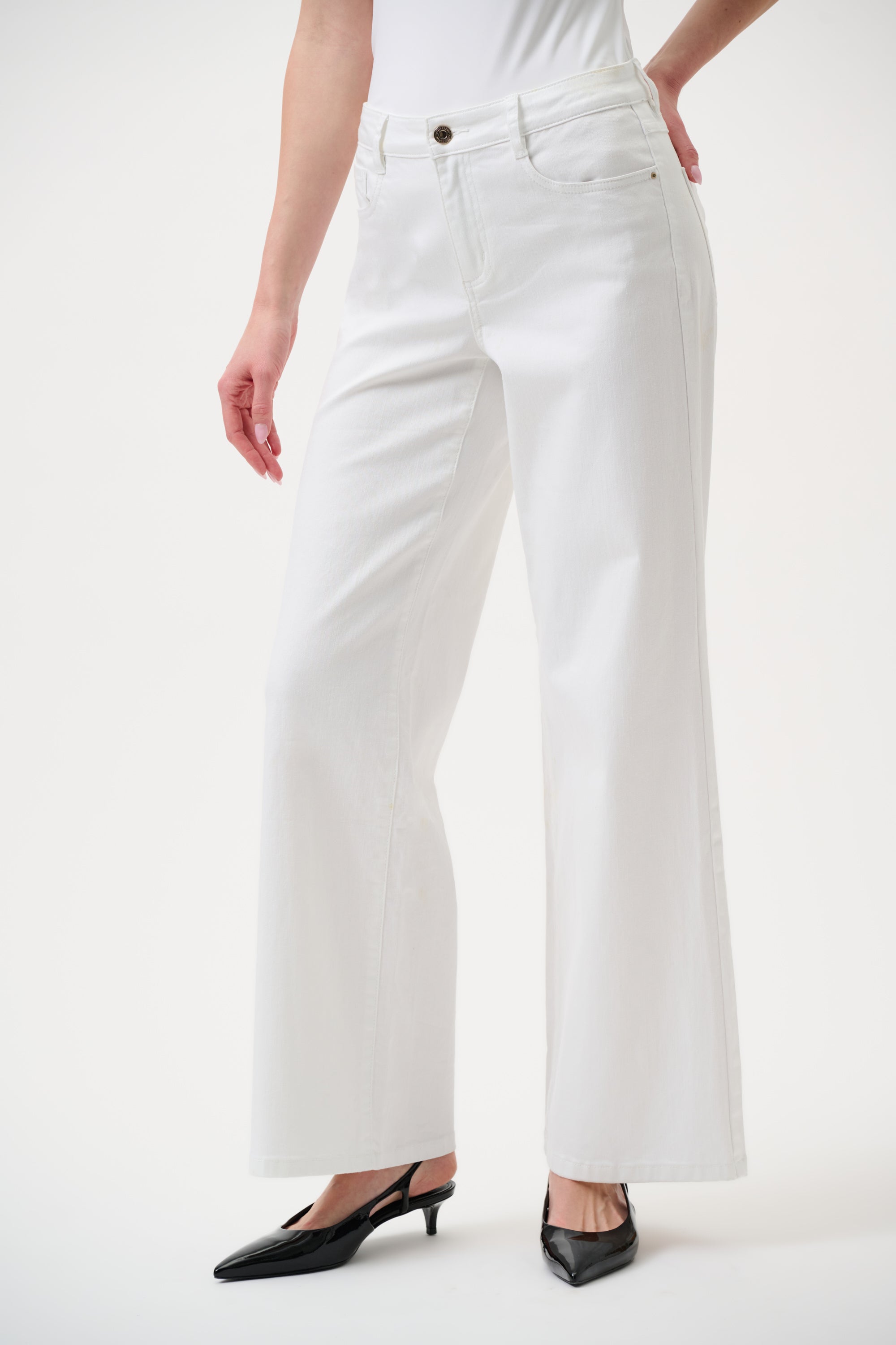 Wide Legged Jeans - White
