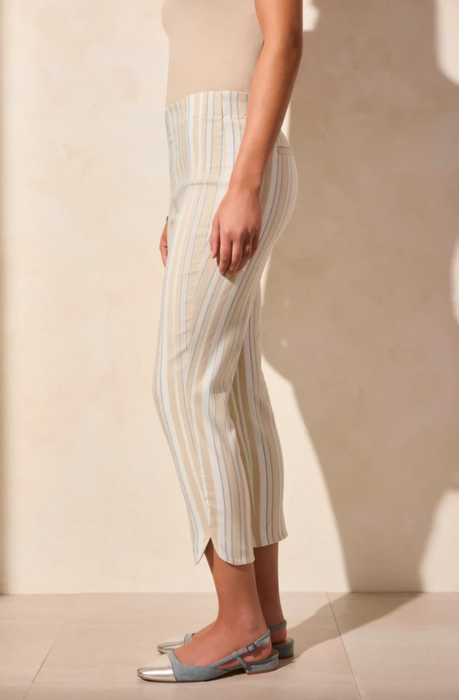 Tribal | Pull On Capri W/ Rounded Side