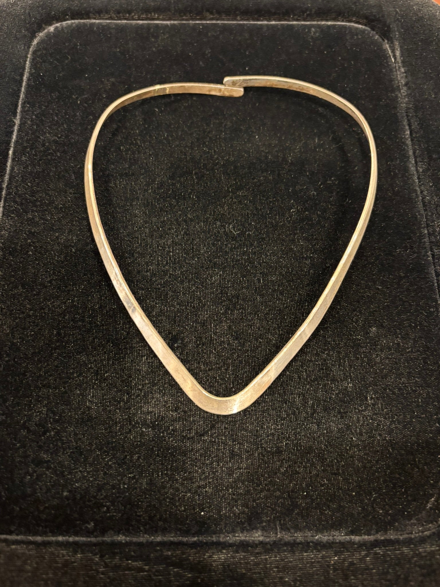 Starfire | "v" Plain Neckwire Necklace