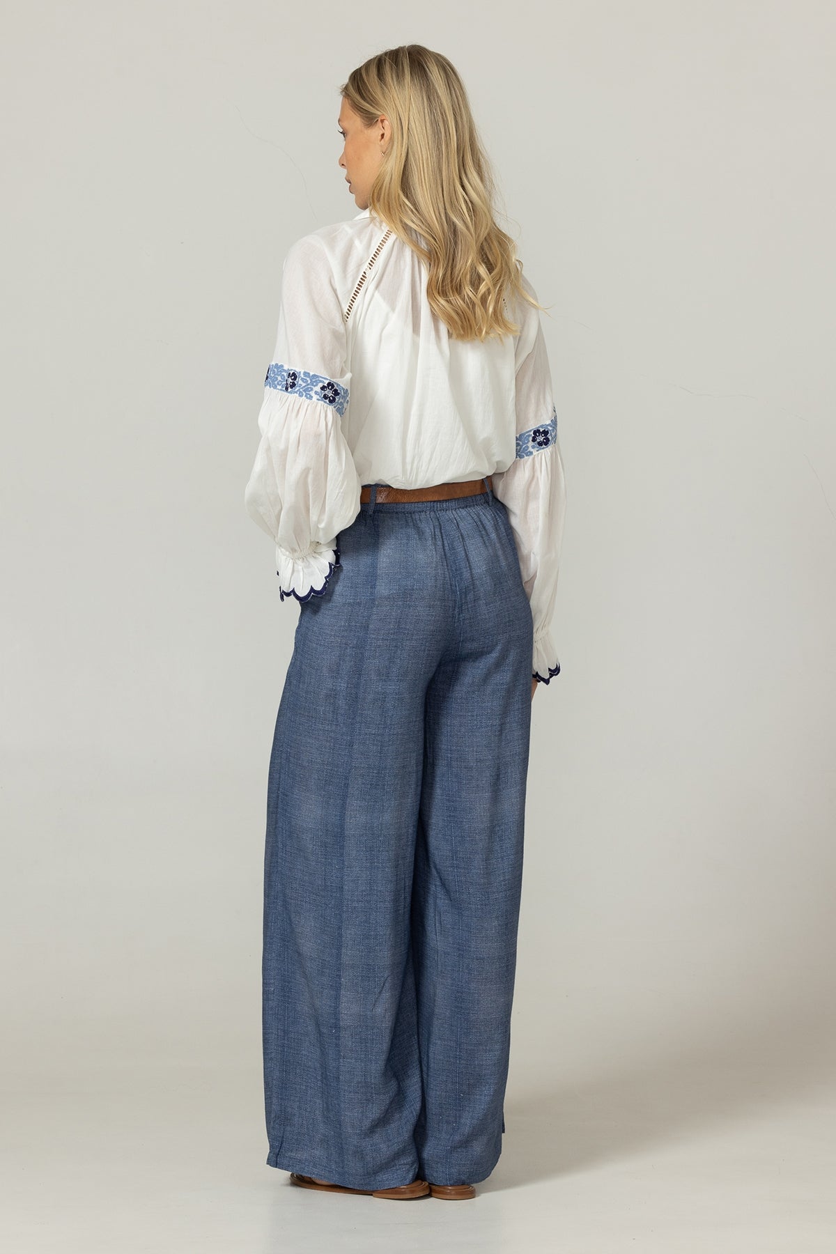 Miss June | Shirt Rhea White