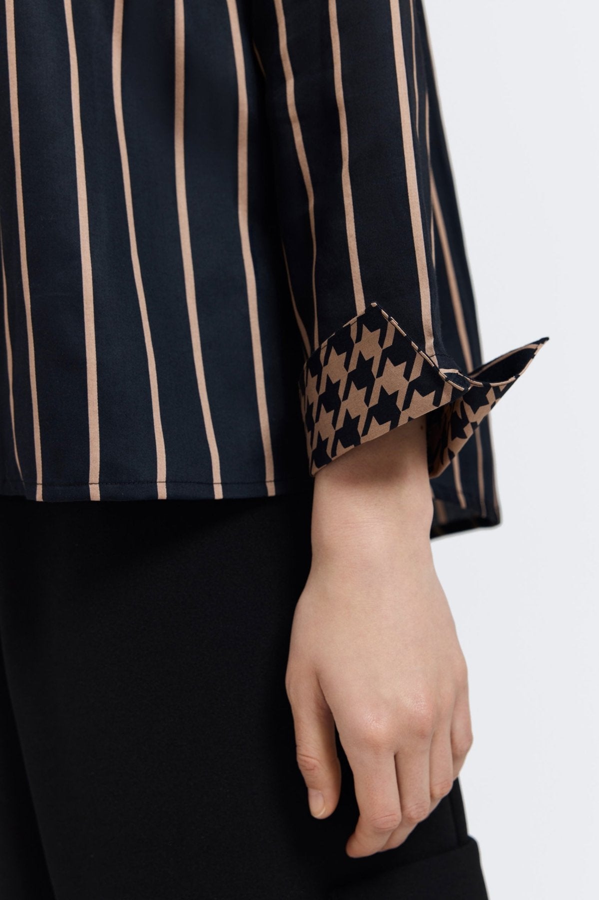 FoXCROFT Agnes Top in black and white houndstooth stripe, casual short-sleeve blouse with a relaxed fit.