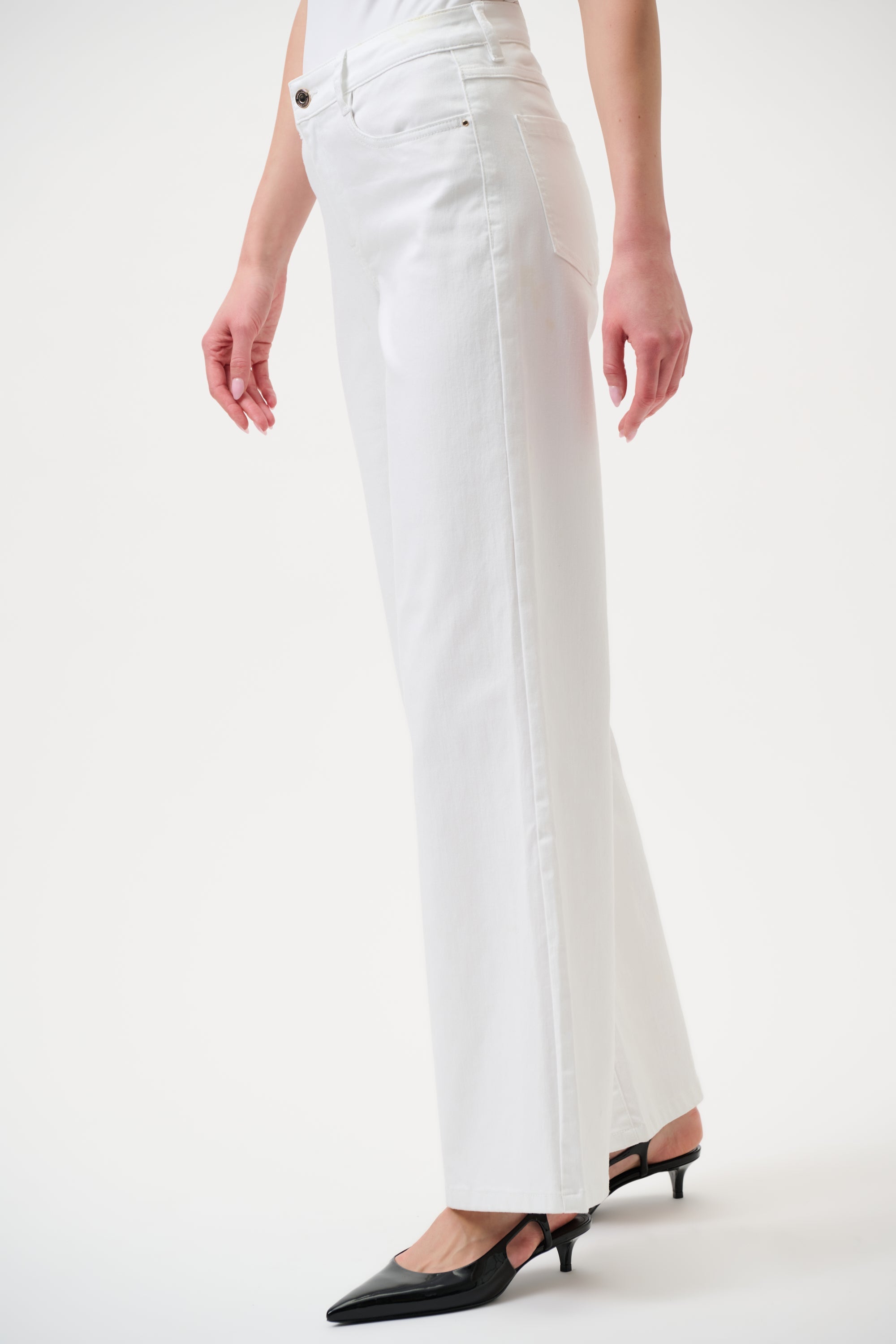 Wide Legged Jeans - White