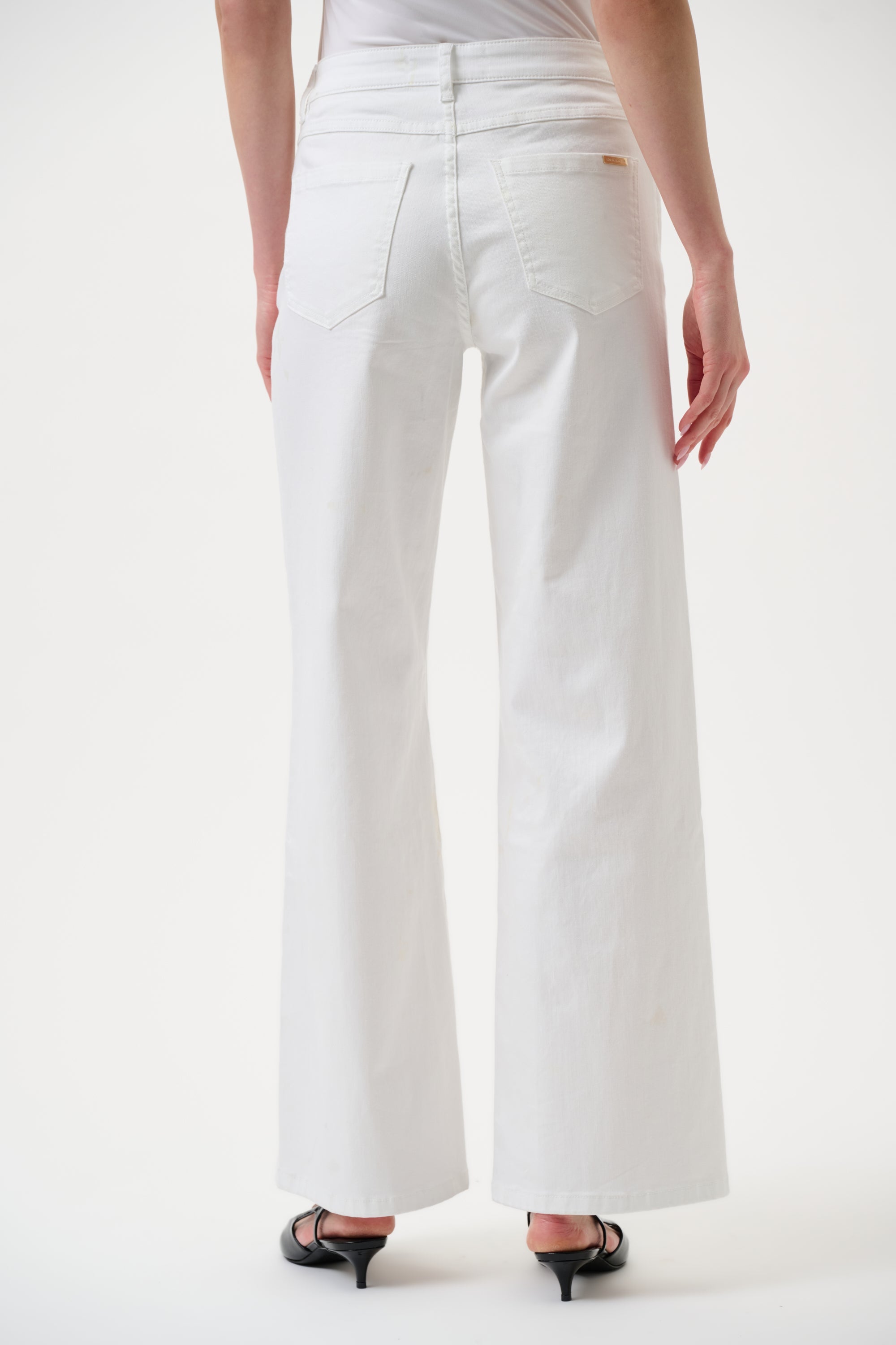 Wide Legged Jeans - White