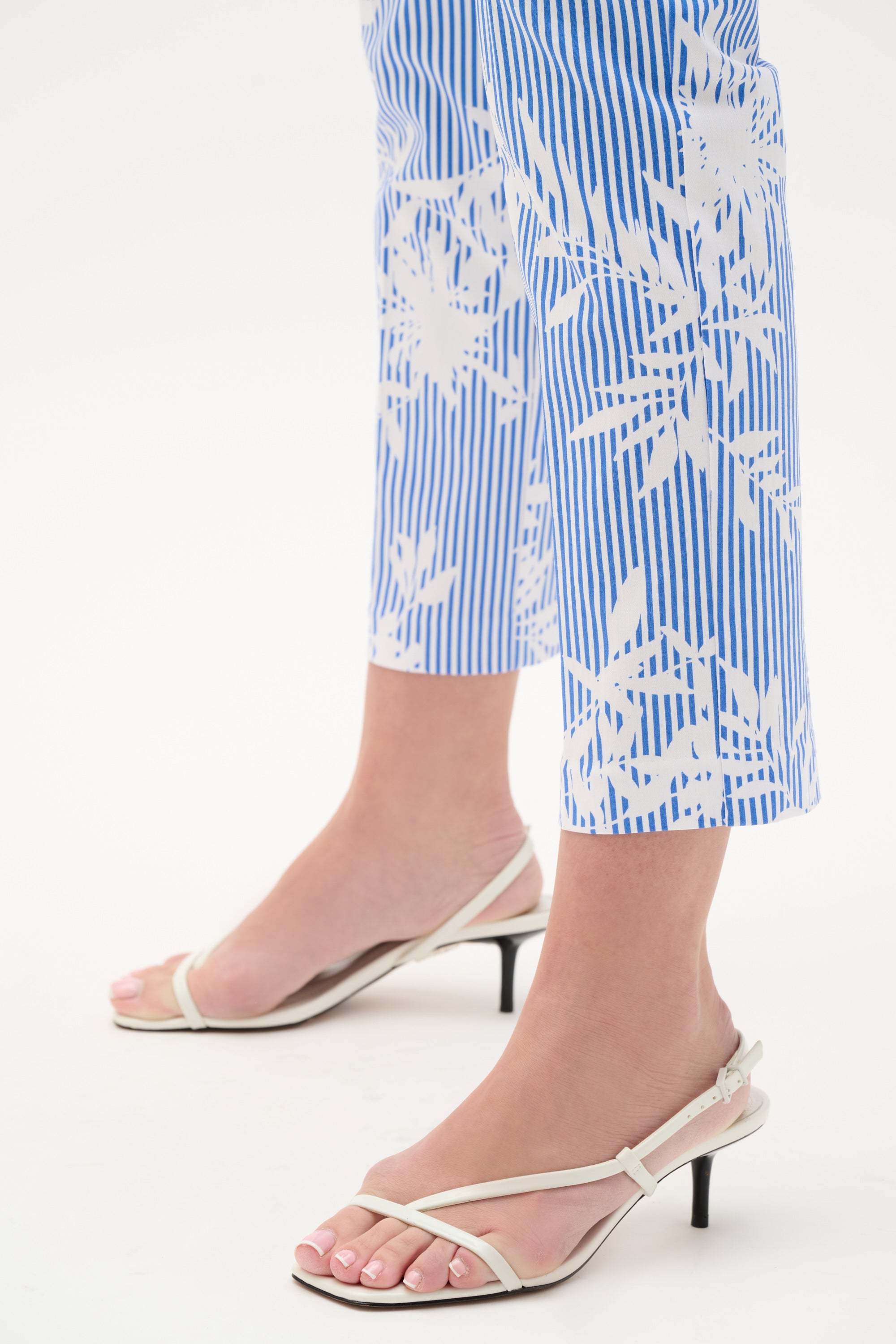 Joseph Ribkoff printed pull-on pants with a stylish pattern, featuring a comfortable elastic waistband and tailored fit.