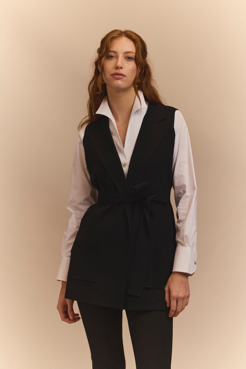 The H Edition | Black Notch Colar Vest - Evelyne Talman