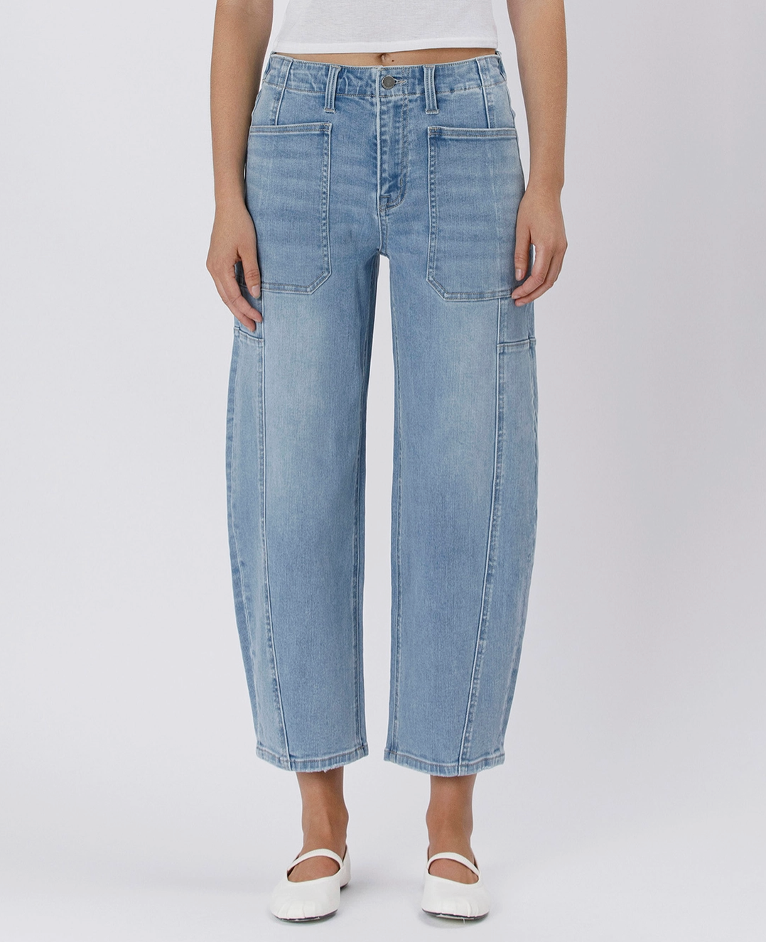 Flying Monkey Super High Rise Vint Jeans, denim pants with a high waist and classic fit, shown on a model.