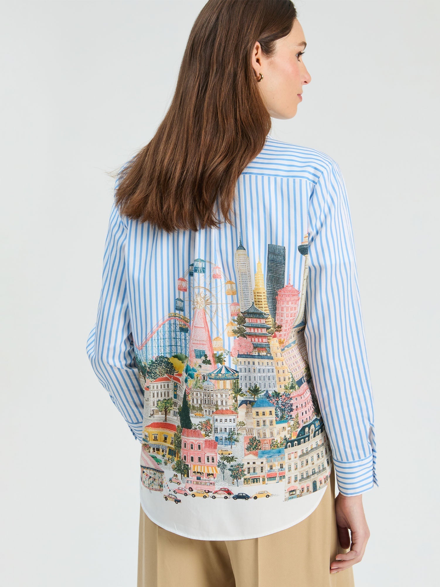 Vilagallo city print shirt style 33905 styled look showing panoramic cityscape illustration detail