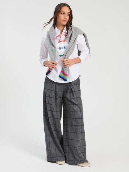 Vilagallo white long-sleeve shirt with classic point collar and multicolor toggle closures, style 33770, front view