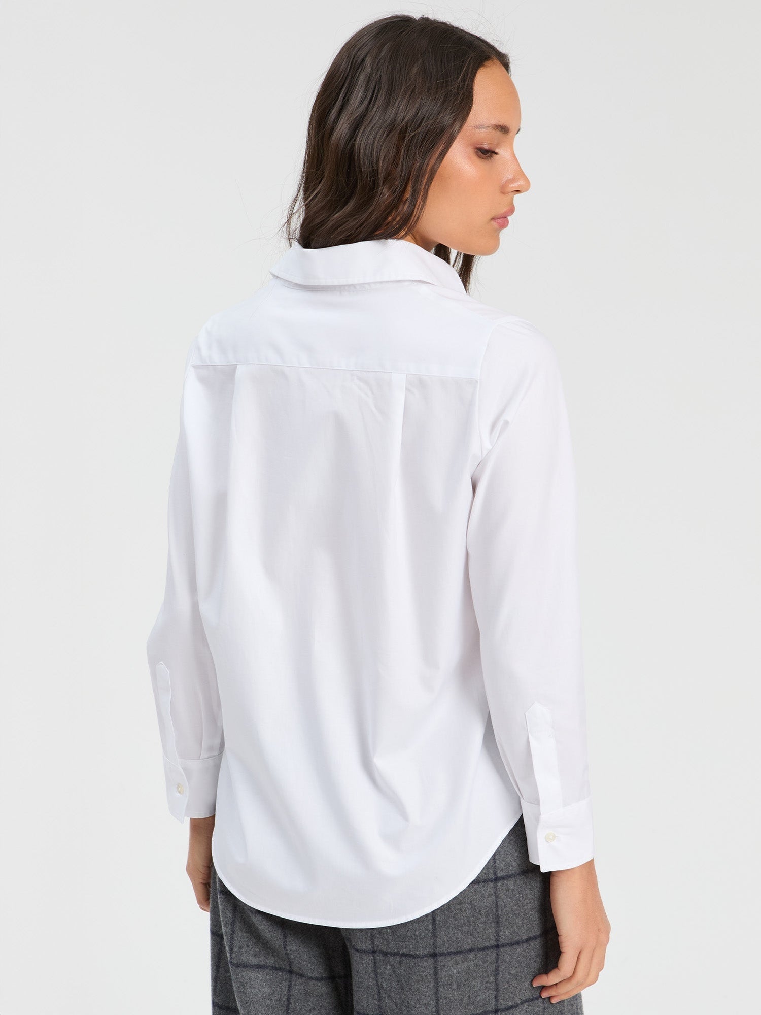 Vilagallo white shirt style 33770 styled look, multicolor toggle detail close up