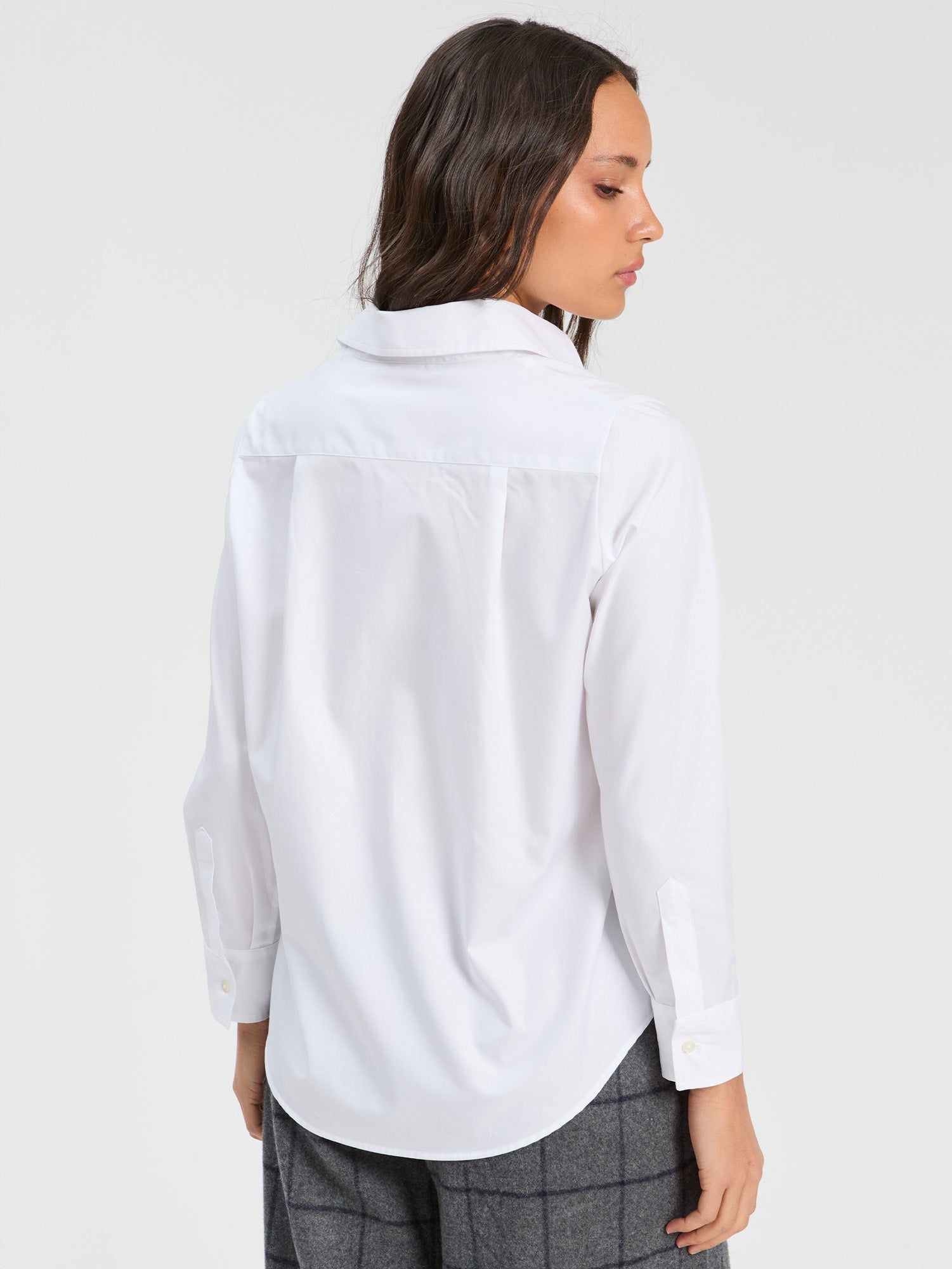 Vilagallo white shirt style 33770 styled look, multicolor toggle detail close up