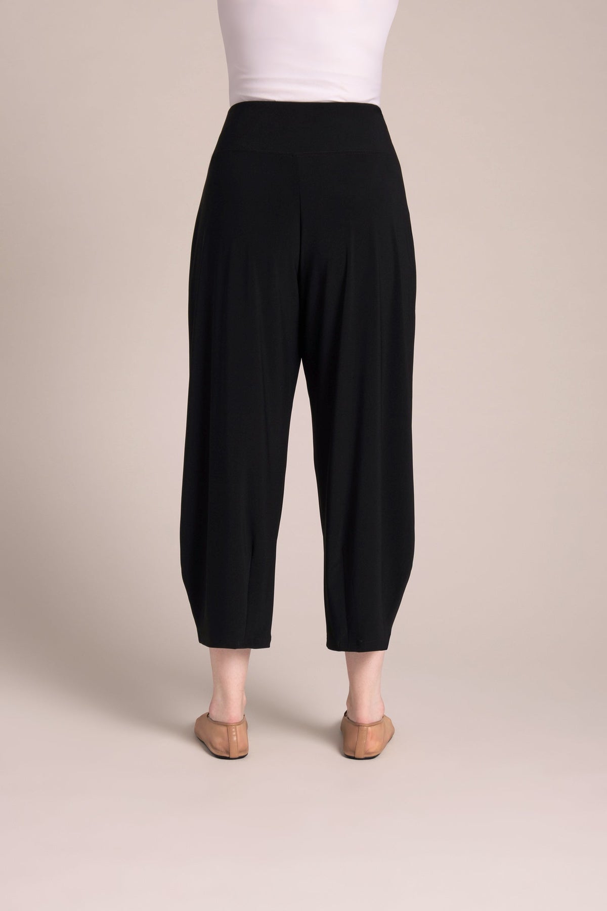 Sympli | Narrow Lantern Pant - Black - Evelyne Talman